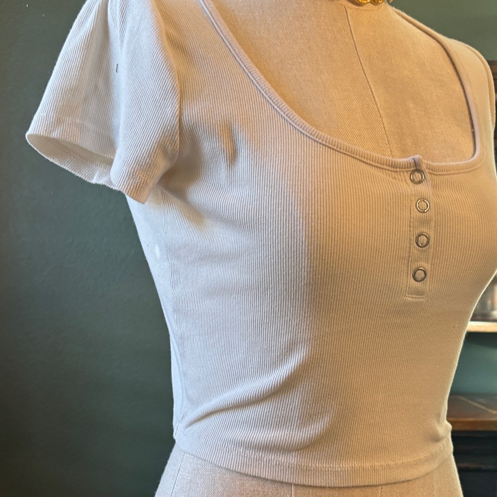 Madewell Cream Ribbed Scoop Neck Crop Top with Snap Detail - Picture 4 of 10